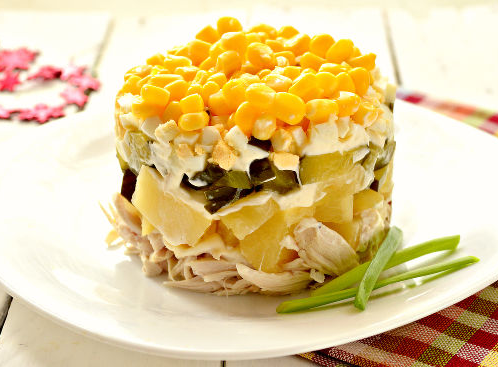 ქათმის სალათი ანანასითა და სიმინდით