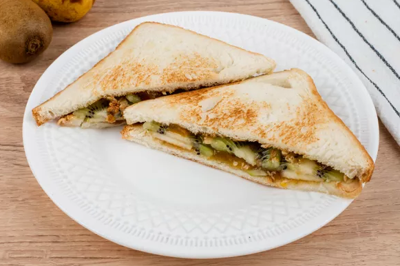 სენდვიჩი მსხლითა და კივით