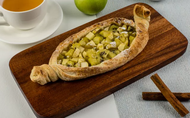 ნავი ვაშლითა და კივით