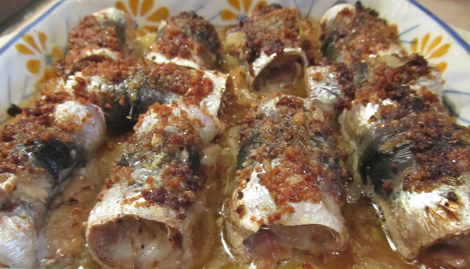 შემწვარი თევზი ქაფშიით (კილკით) ფარშირებული.