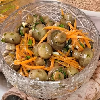 მარინადირებული შამპინიონები კორეულად (ხრაშუნა წასახემსებელი)