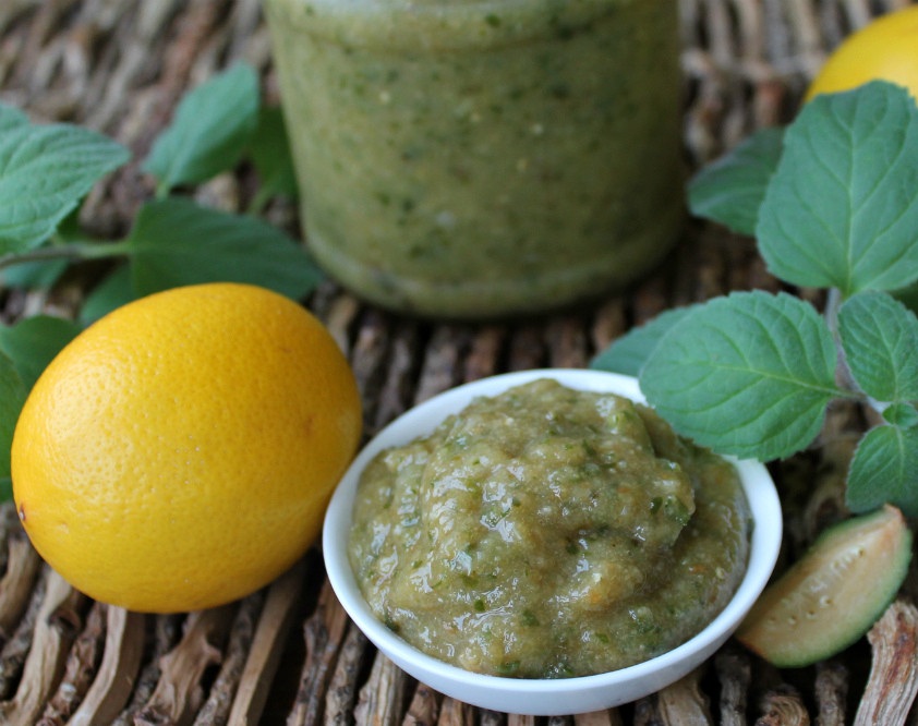 ფეიხოა ლიმონით და შაქრით