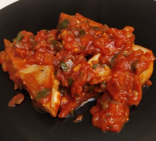 თინუსი (ტუნა) პომიდვრის სოუსში