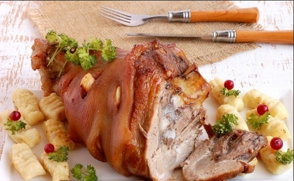 მოხარშულ-შებოლილი ღორის კანჭი