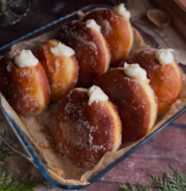 ძალიან გემრიელი და ჰაეროვანი დონატები ნაზი მოხარშული კრემით